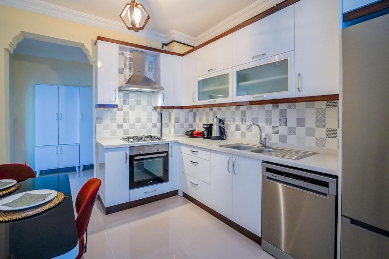 Central And Comfy Flat With Balcony In Muratpasa Antália Exterior foto